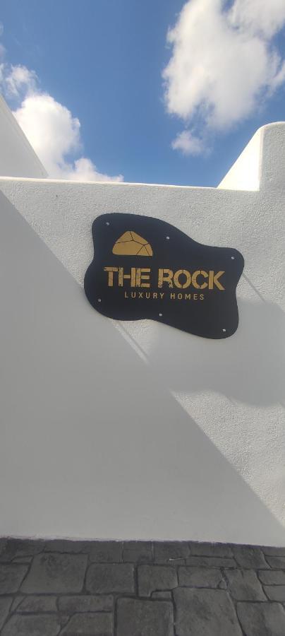 The Rock Luxury Homes Mesaria Exterior foto