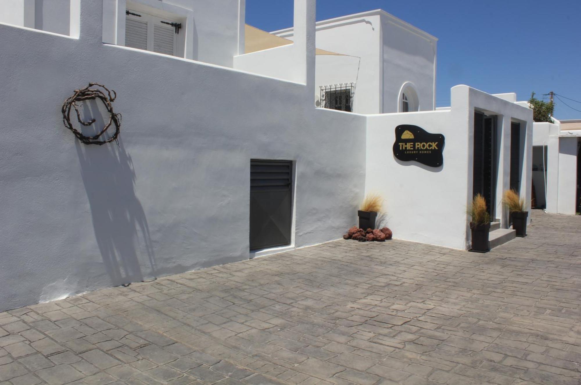 The Rock Luxury Homes Mesaria Exterior foto